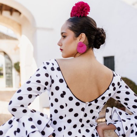 Trajes de flamenca blanco lunares negros