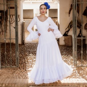 Trajes de flamenca blancos madre e hija 2