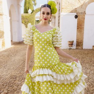 Mamá y bebé vestidas de flamencas 2