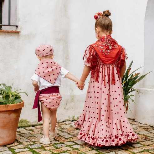 Niño y niña flamencos a conjunto. Hermanos vestidos iguales para romerías de Andalucía.