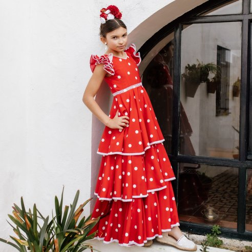 Vestido de gitana niña rojo con lunares blancos y doble volante en sisa - Colección Carmen Garrido 2026.