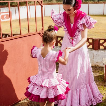 Trajes de flamenca para niña de la diseñadora granadina Carmen Garrido.