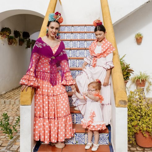 batas rociera ligeras para romerías y ferias - Colección Flamenca 2026 de la diseñadora de moda flamenca Carmen Garrido.