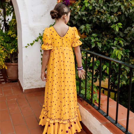 Detalle de mangas farol y cuello de pico ajustable en traje flamenca niña diseño y confección propia en Granada (Andalucía)