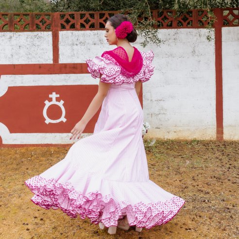 Trajes flamenca diseños de Carmen Garrido. Taller de confección propia en Granada.