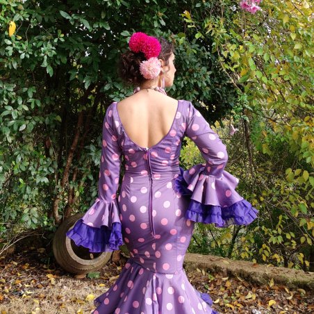 Vestido de sevillana de alta costura con manga larga y doble volante