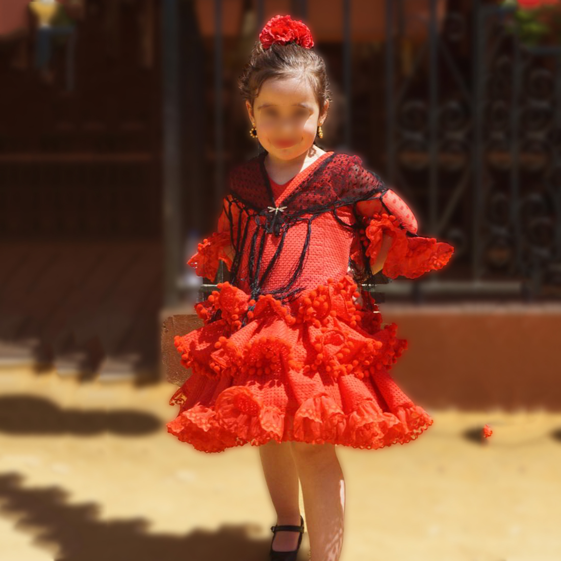 Ni&ntilde;a vestida de flamenca en una feria de Andaluc&iacute;a