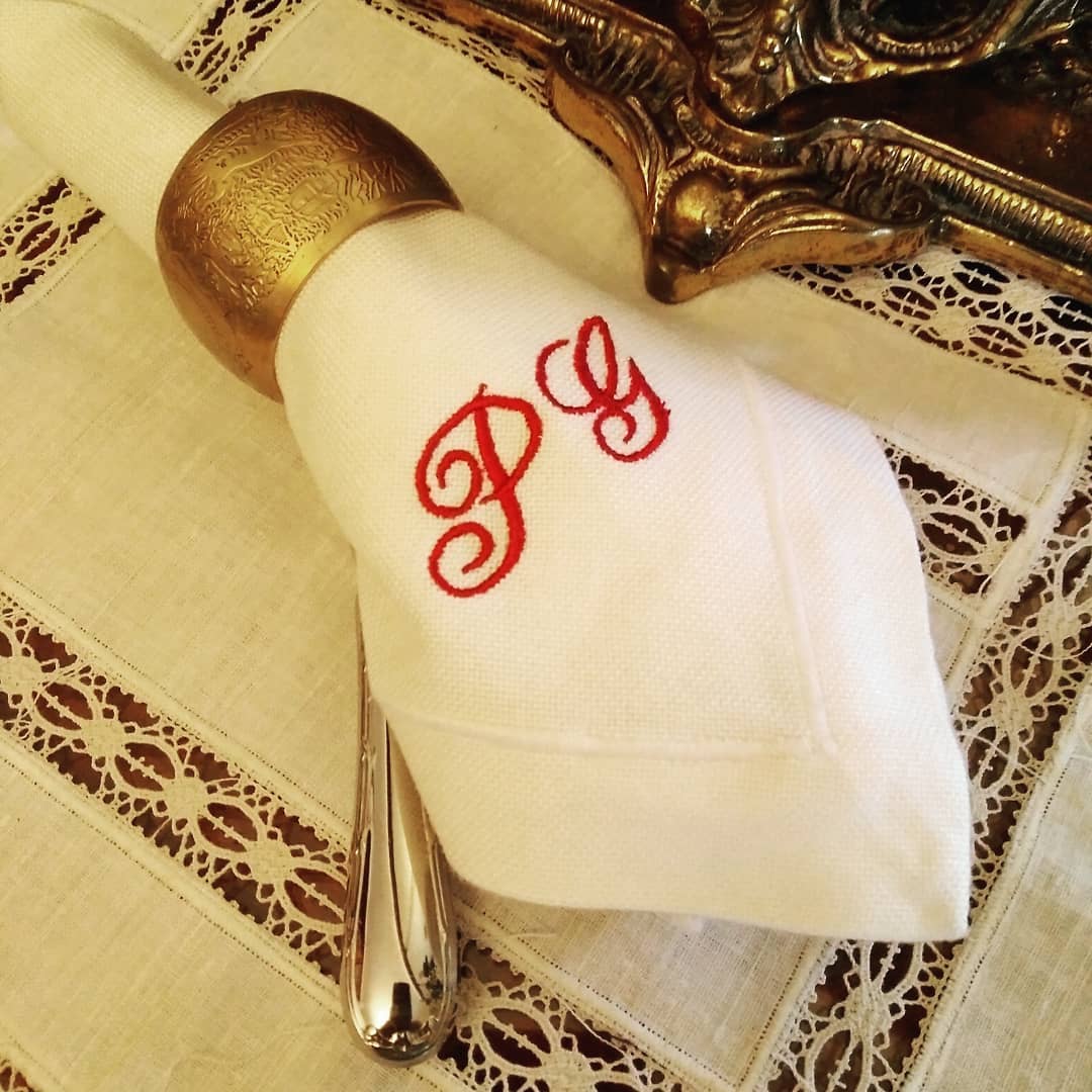 servilleta bordada Granada